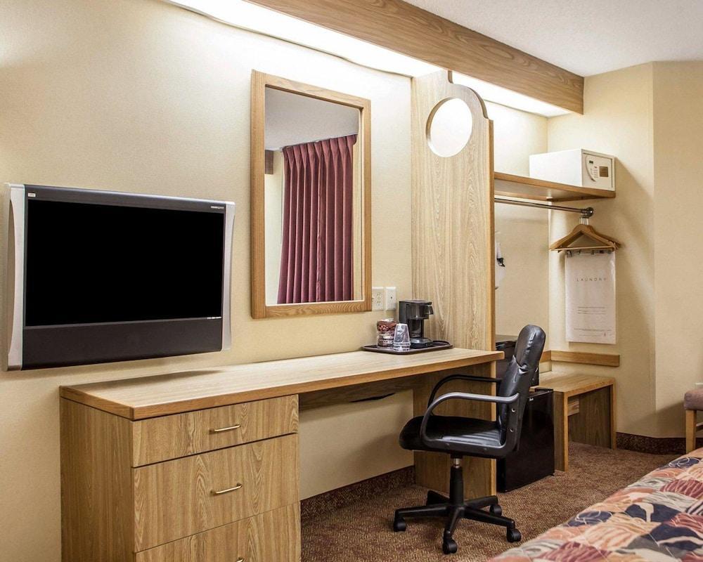 Baymont Inn & Suites By Wyndham Mukwonago Ngoại thất bức ảnh