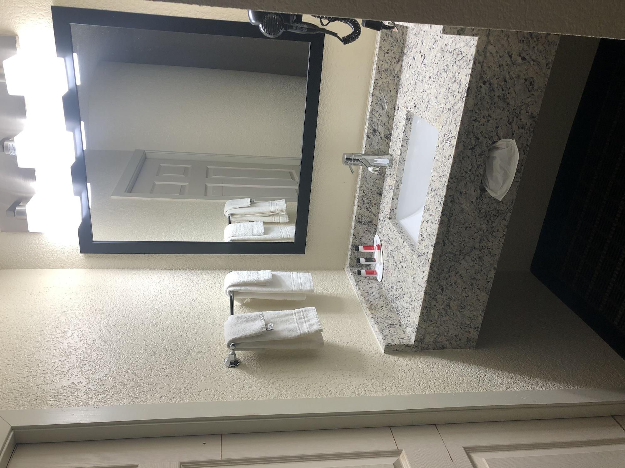 Baymont Inn & Suites By Wyndham Mukwonago Ngoại thất bức ảnh