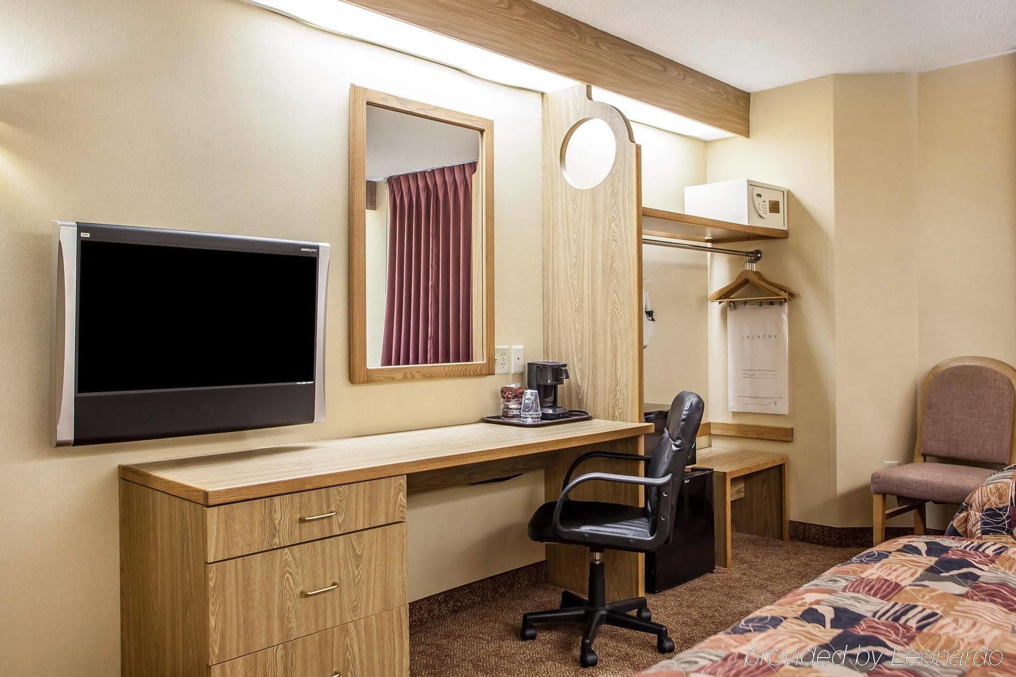 Baymont Inn & Suites By Wyndham Mukwonago Ngoại thất bức ảnh
