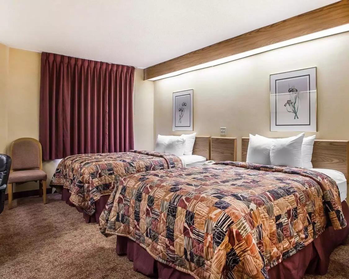 Baymont Inn & Suites By Wyndham Mukwonago Ngoại thất bức ảnh